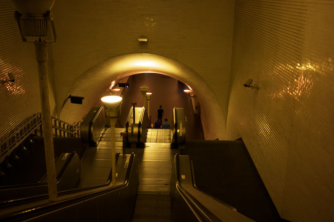 地下鉄も深いです。<br />街全体が起伏です