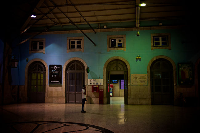 サンタ・アポローニャ駅を<br />抜けてアルファマ地区へ散歩です