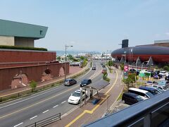 広島空港よりバスで約1時間。呉駅から歩いて5分。目の前に写真でよく見る光景。
大和ミュージアムと鉄のクジラ館が現れた。

しかし、今日は予定が詰まっているので、本日は我慢。

