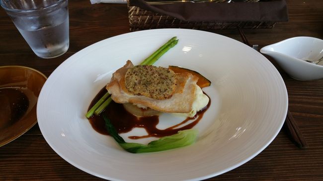 前回は豚だったので、今回は鶏料理にしました。<br />粒胡椒が鶏肉に乗って、さっぱりしていました。