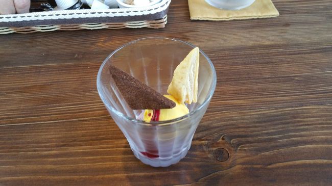 <br />デザートは紫いものポイップが下に敷かれたアイスクリームです。<br />ご馳走さま。