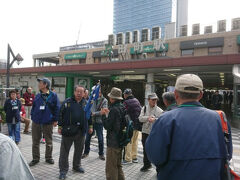 JR田町駅10：00集合。2017年10月24日(火)。
※宇都宮線の事故で、10：10出発になりました。
晴天、無風のウォーキング日和のいい天気の日でした。
【注】「泉岳寺とレインボーブリッジ  2017.10.24」のアルバムは、こちら！
※写真が98枚あります。・・・パソコン又は、Wi-Fi環境でご覧下さい！
  https://photos.app.goo.gl/J6gA3VvARjAVKcXU2