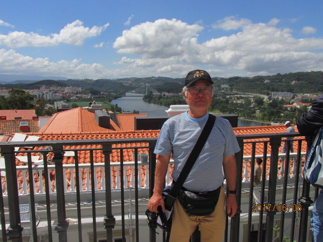 川をバックに記念写真を１枚。