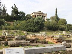 アクロポリスの隣にある古代アゴラ。 
アクロポリスが神殿なら、ここは政治生活の中心場所。 
ほとんど廃墟ばかりだけど、歴史に興味がある人にはアクロポリスより興味がわく場所かも。 
