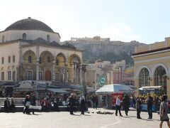 モナスティラキ広場 
遠くにアクロポリスが見えるのが絵になるので、ガイドブックなどによく使われる場所 です。