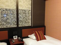 宿泊は梅田のハートンホテル北梅田です。

大阪のホテルは予約しづらいとは聞いていたのですが、出足が遅くて選べるほど候補がなかった。お部屋、狭かった。
