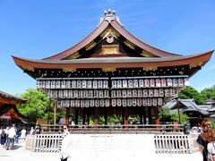 あれー？平安神宮ってこんなだったっけ？って思ったら、ここ八坂神社じゃんっていう（笑）！

もう、おしゃべりに夢中でなんとなく入っちゃったところがぜんぜん八坂神社だったという。