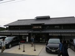 去年は入らなかったこのお店で、栗まんじゅうが美味しそうだったので購入
去年の旅行記を見直したら、神社で買って食べた栗まんじゅうだった…
美味しかったけど