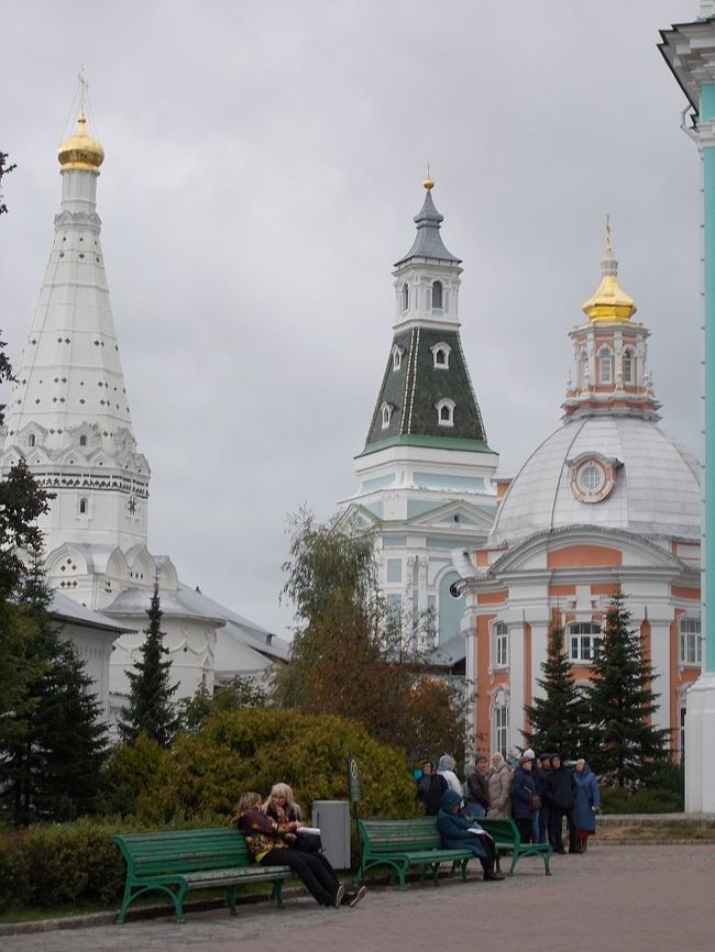 ふっ！と　見る。と、「４人！の　若い　女性達が　歌っている」（♪）<br />これ！には　「ビッ～～クリ！」でしたねぇ～。<br /><br />一生、　忘れないだろう。　<br />「ロシア正教！での　あまりにも、　美声。の　生歌・聖歌隊」　で、　<br />思い出！に　なています。