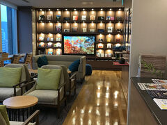 ホテルに到着　
今回は駅直結のホテルメトロポリタン仙台イースト
開業したばかりでした。
まずは宿泊者専用ラウンジにやってきました。