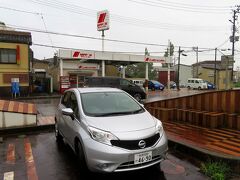 直江津駅前にあるニッポンレンタカーに到着。

雨は激しさを増してます。
いよいよ台風襲来かってとこです。