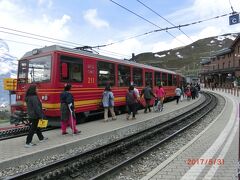 ユングフラウ鉄道は1898年にクライネ・シャイデック Kleine Scheidegg railway station ～アイガーグレッチャー間が開通。
1912年全線開通、全長ユングフラウヨッホまで9.2km。