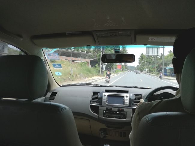 ホテルの無料送迎でサムイ空港まで。