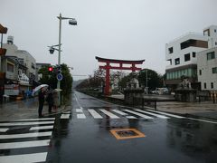 この空の色の通り、さむっ！めっちゃさむっ！
若宮大路、9:00過ぎだと人がいない。