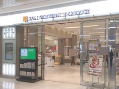 そのまま、駅にあるお土産物店へ。

荷物をホテルから宅配するので、荷物と一緒に送るつもりです。
