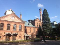 苗穂駅から10分程歩いてやってきたのは、サッポロビール園ジンギスカンホールです。