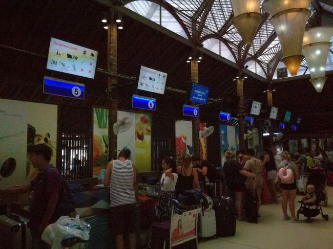 あっという間にサムイ空港に到着。