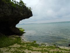 亀の浜
海側に下りていくと小さな浜もあり、そこでものんびりできます。
ひょっとして岩の部分がカメの横顔?
