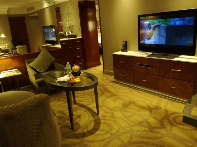 奥がベッドルーム。