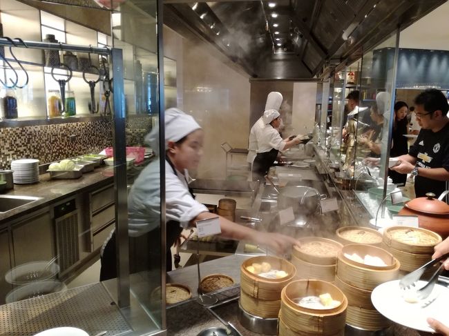 サムイより、たくさんの点心が並んでいます。