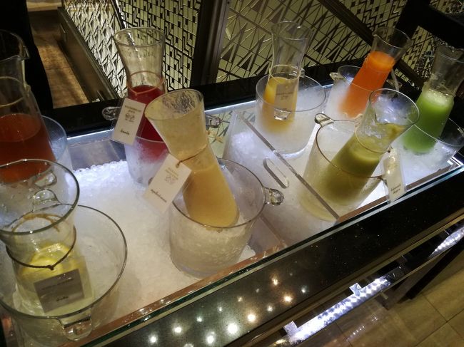 あらかじめ作ってあるジュースもこんなに。