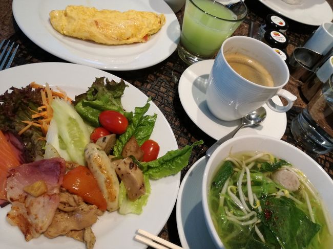 朝からボリューミーなご飯。<br />今まで隣のホリデイ・インに何度か宿泊して、あちらの朝食もまあまあ種類が多かったのです。それより多い種類、さすがインターコンチネンタル。