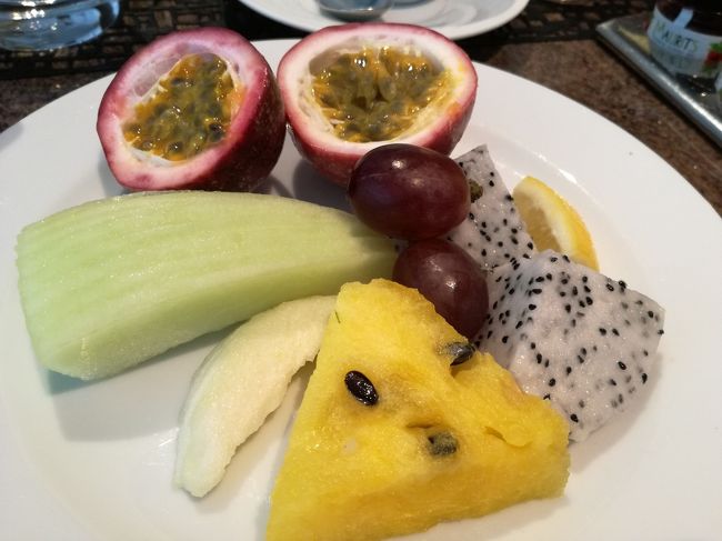フルーツもいただきます！<br />でもマンゴーなかった。