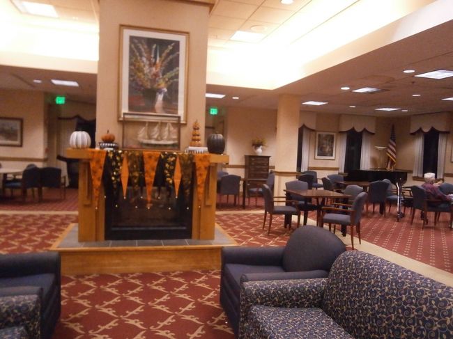 ロビーには図書とTV