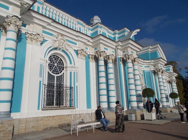 中・・・では、　ミニ・コンサートが　開かれていた。