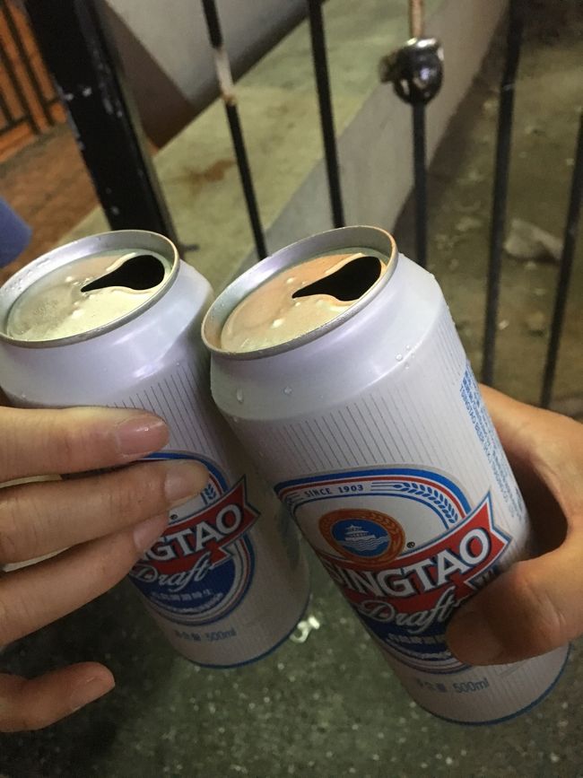 夕食前、セブンでビール買ってのどを潤します。<br /><br />う～、うま～い！！！<br />マカオもビールが安い。<br />2本で13香港ドル（195円）