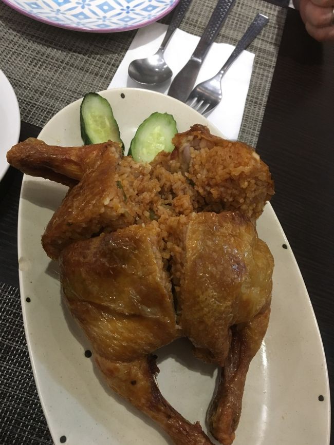 鶏肉柔らかいです。<br />チキンライスも素朴な優しい味付け。