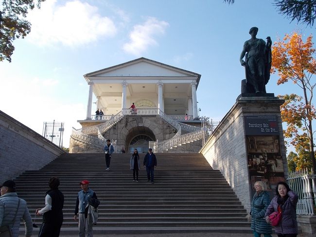 こちら！の　ローマ古典主義！建築・・・。<br /><br />「エカテリーナ　２世」の　リクエスト！に　より<br />キャメロンの　設計・建築。で<br />この　『　キャメロン・ギャラリー　』　を　作った。