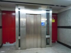 バーリの駅にはエレベーターあり。
