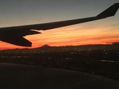 とんでもハップンな旅行記写真にお付き合い頂きまして感謝申し上げます(*'-'*)、
成田アプローチ中 あまりにも素晴らしい光景でしたので右隣の方に撮影お願いしました(*⌒▽⌒*)
【往復路ともどこに行くにしても通路側座席なんです、往路はなるべく早く降機、復路は疲れ癒やしでユッタリとのことで最後尾席】

『決心すれば･･･仕事調整できれば･･･来年初一発はソウル1泊・仁川経由してのベトナム？上海？タイ？のどれかかも・・・』