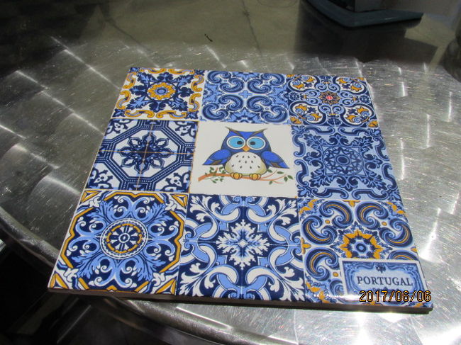 アラビア的デザインの鍋敷きをお土産で買う。