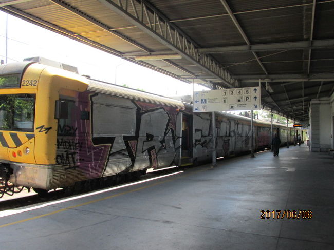 コインブラＢ駅を発着するローカル電車。