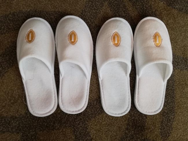スリッパはフカフカだけど、デザインはシンプル。