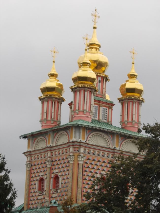 入った・・・途端。　<br />「静か！で　美しい～・・・　聖歌隊」の　歌声」が　聞こえる。<br /><br />それ！は　「あまりにも、　完璧！！！」で　<br />「館内！の　音楽放送」としか・・・　思えない！ほど。の　<br />「美声！過ぎる・・・　見事な　歌」。。。