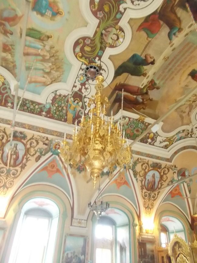 「沢山の　窓！から、　差し込んでいる・・・光」と<br />見事！な　天井画。<br /><br />ココ！は　「独特・・・な　美しさ」が　あって、　とっても、印象的。<br />また、　「違った・・・　ロシア正教」を　知ること」と　なりました。