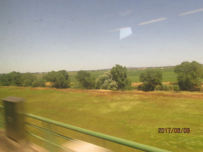 高い山は見えず、なだらかな丘陵が続いている。