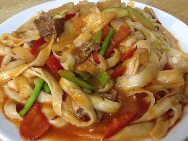 敦煌まぜ麺。トマト味でおいしい。牛肉麺屋にあることが多いです。