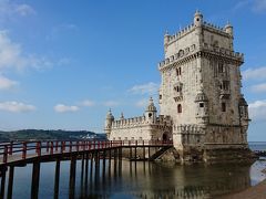 場所はGoogleマップで分かっていながら、人に着いていくという小心ぶり。でも塔自体大きいのですぐわかります。
ついたのは拝観開始の15分前ほど。すでに何人か並んでたので、負けじと並ぶ。
一部情報だと、ここのチケットと一緒にジェロニモス修道院のチケットも買える、と言うのを見たので、聞いてみたら、リスボンカードではどうやら発券はしてくれない模様。残念ながらジェロニモス修道院では長蛇の列に準ずることに。