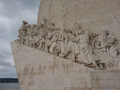 順番逆になってしまったけど、さっきのヨットハーバーが発見のモニュメントのほぼ向かいにあり、ジェロニモス修道院に向かうときに通ることになります。
発見のモニュメント、大きくて迫力ありました。
帰ってから写真と人物を再度照合したり、なかなか面白いですね。