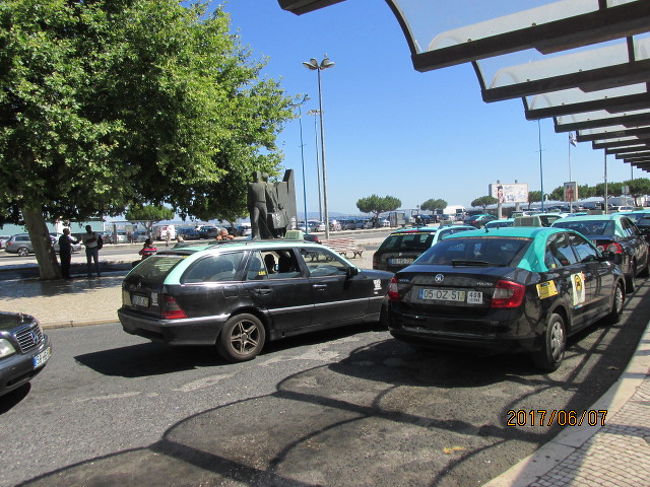 リスボン駅前のタクシー乗り場は並ばずに乗車できた。
