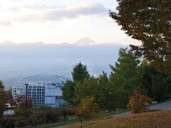 くだもの工房のドームと富士山。