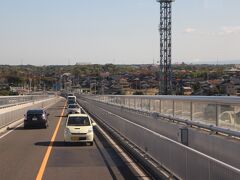 （後方の車窓風景）
そして、江島大橋。CMで有名になったが、勾配がキツイのは島根県側の方・・・
今回は下ることになる。