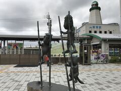 さて、今晩のお宿は境港駅が目の前の温泉ホテル？です。この駅を起点に水木しげるロードが伸びていて、たくさんの妖怪が出迎えてくれます。