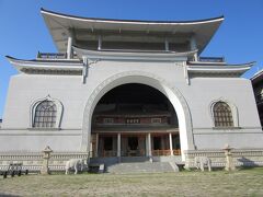 着きました。
寶覺禅寺（宝覚寺）なんと臨済宗(妙心寺派)と寺派が違いますが、臨済宗は親の実家が臨済宗の檀家と縁を感じました。
こちらは、日本人も埋葬されている寺院でもあります。
https://ja.wikipedia.org/wiki/%E5%AE%9D%E8%A6%9A%E5%AF%BA