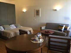 15:10 ポルトに到着。シャトルバスでホテルへ。
サンベント駅へ歩いて10分弱の好立地！
アパートホテルにしたら、洗練されてて広いし、最高でした！