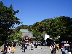 小町通りにある部下の実家（鎌倉では有名な老舗）に寄ったあと、鶴岡八幡宮へ